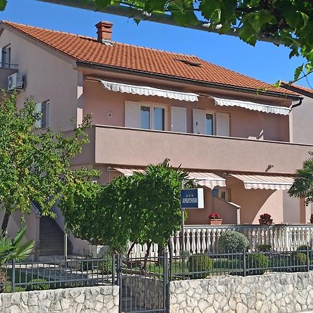 קרק Apartmani Vesna מראה חיצוני תמונה
