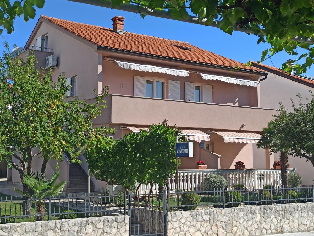 קרק Apartmani Vesna מראה חיצוני תמונה