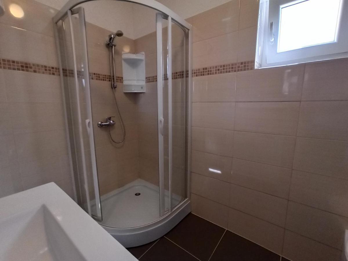 קרק Apartmani Vesna מראה חיצוני תמונה