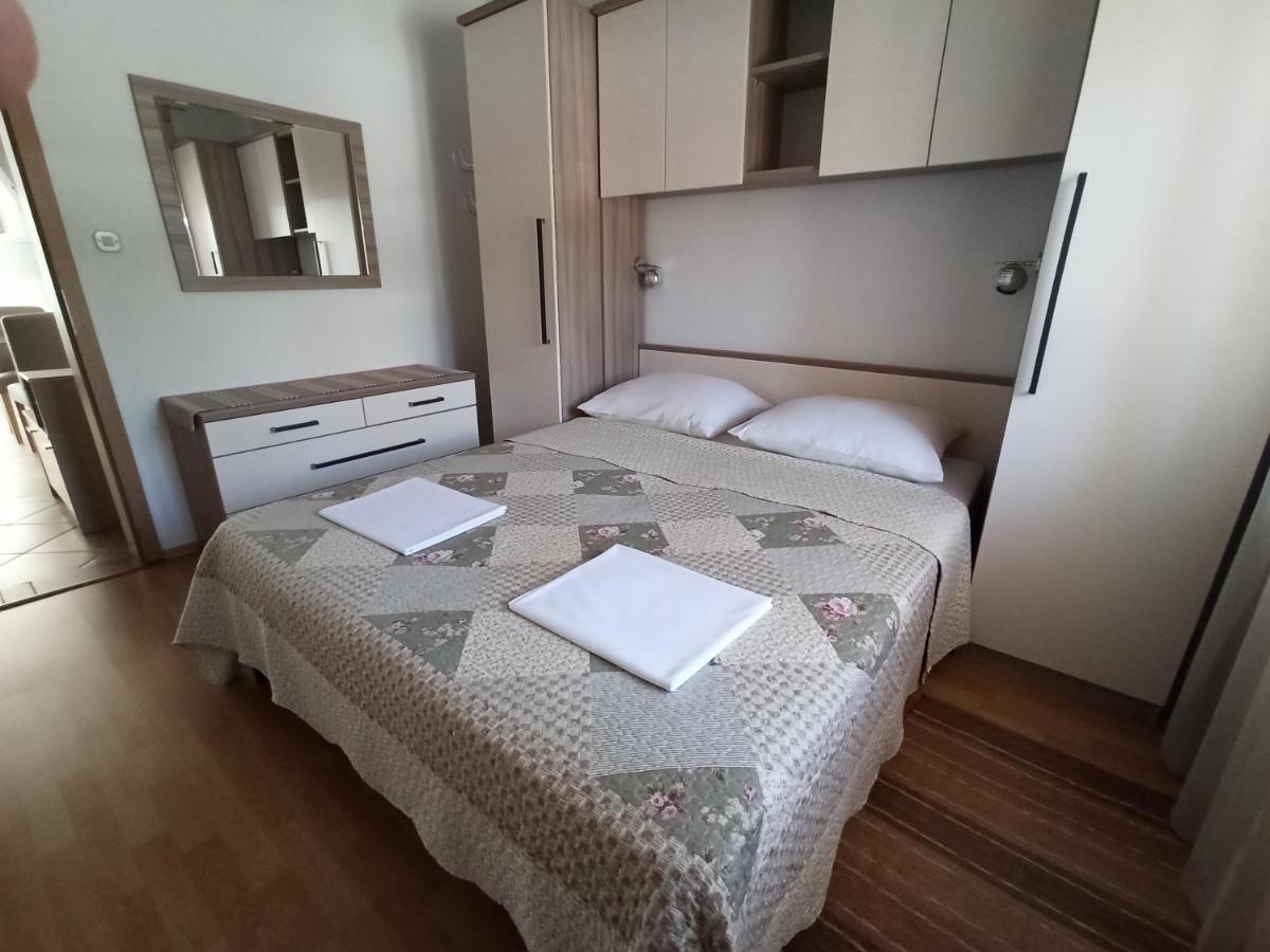 קרק Apartmani Vesna מראה חיצוני תמונה