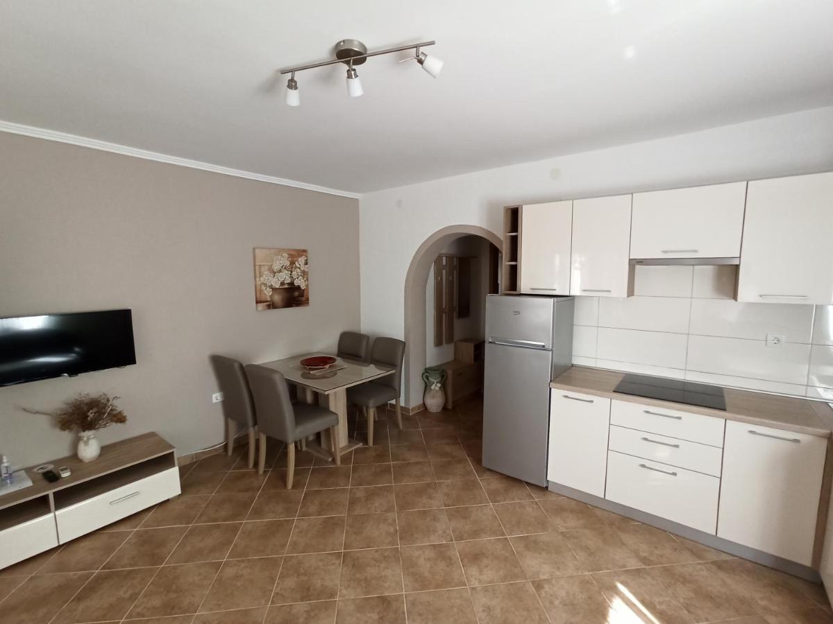 קרק Apartmani Vesna מראה חיצוני תמונה