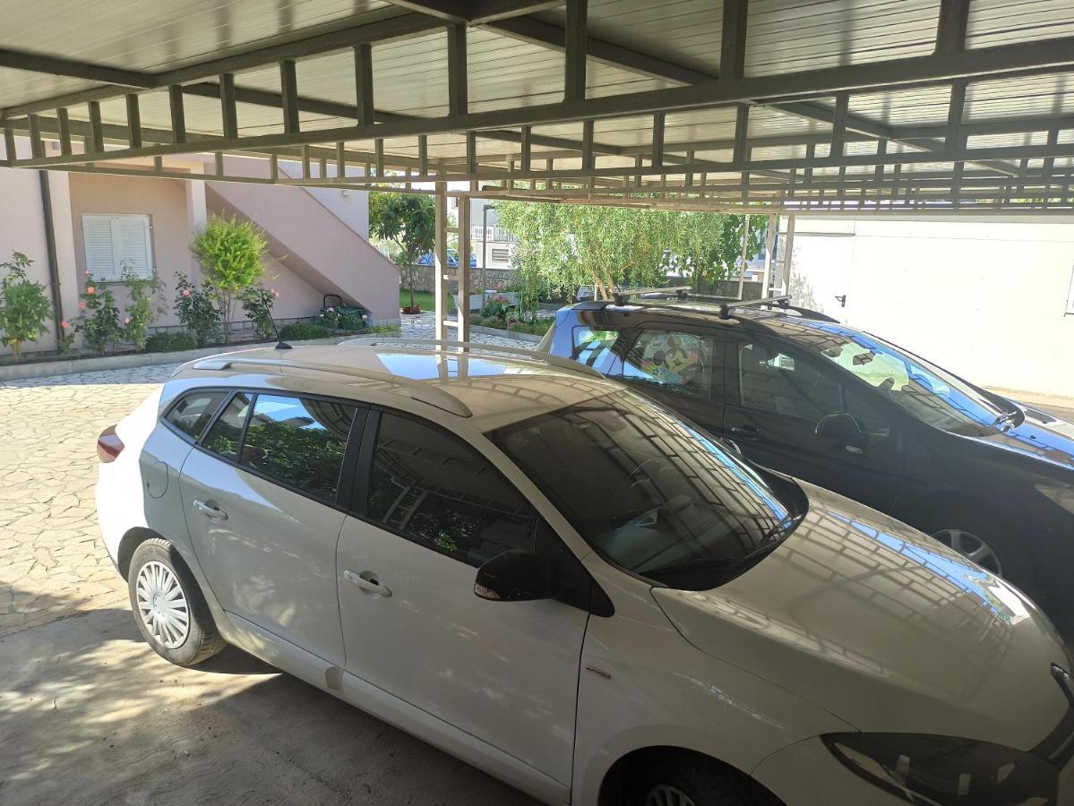 קרק Apartmani Vesna מראה חיצוני תמונה