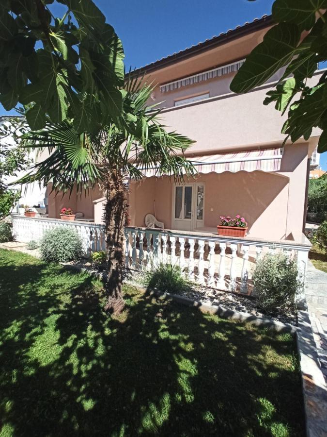 קרק Apartmani Vesna מראה חיצוני תמונה