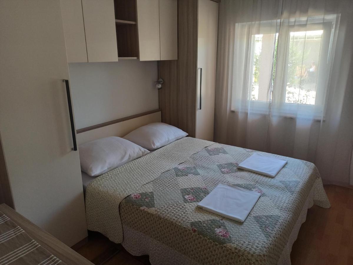 קרק Apartmani Vesna מראה חיצוני תמונה