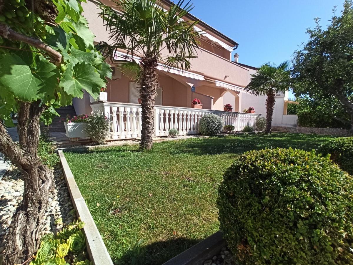 קרק Apartmani Vesna מראה חיצוני תמונה