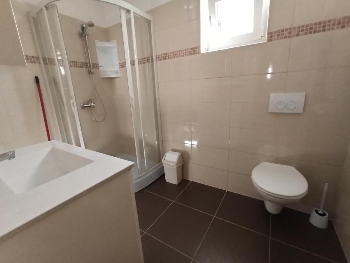 קרק Apartmani Vesna מראה חיצוני תמונה
