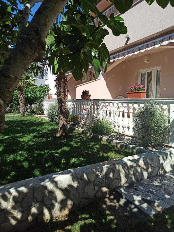 קרק Apartmani Vesna מראה חיצוני תמונה