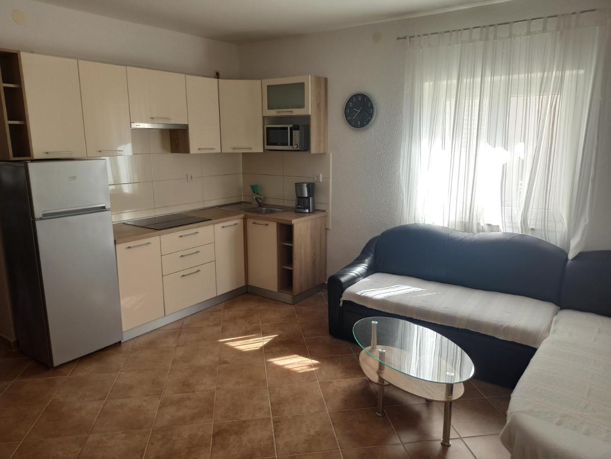 קרק Apartmani Vesna מראה חיצוני תמונה