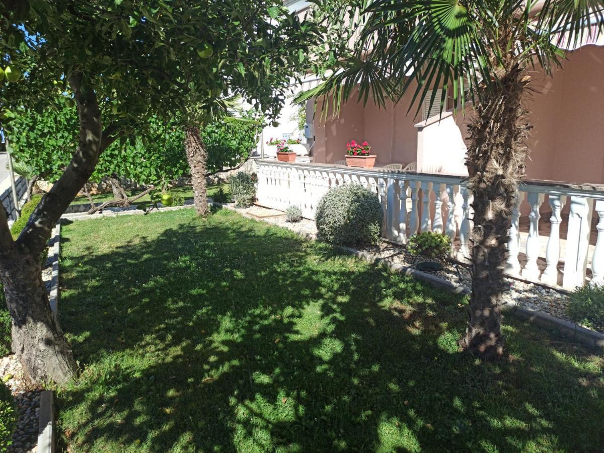 קרק Apartmani Vesna מראה חיצוני תמונה