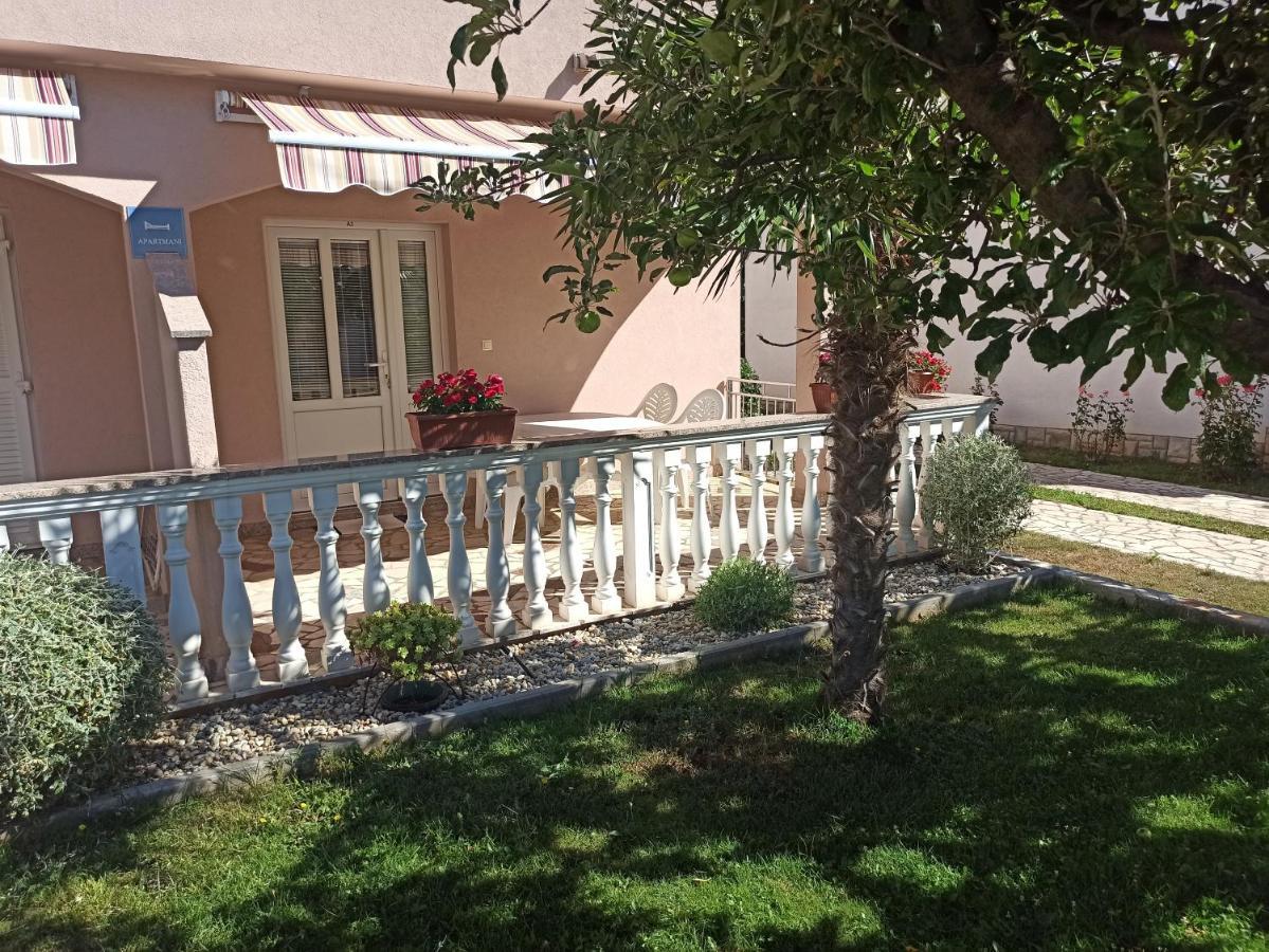 קרק Apartmani Vesna מראה חיצוני תמונה