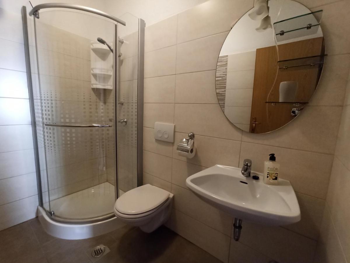 קרק Apartmani Vesna מראה חיצוני תמונה