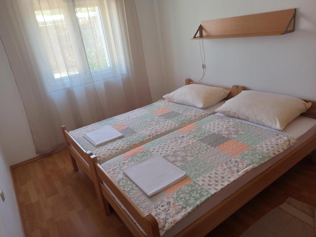 קרק Apartmani Vesna מראה חיצוני תמונה