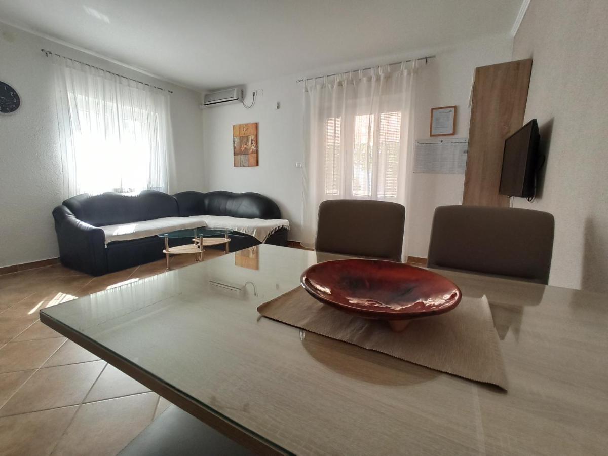 קרק Apartmani Vesna מראה חיצוני תמונה