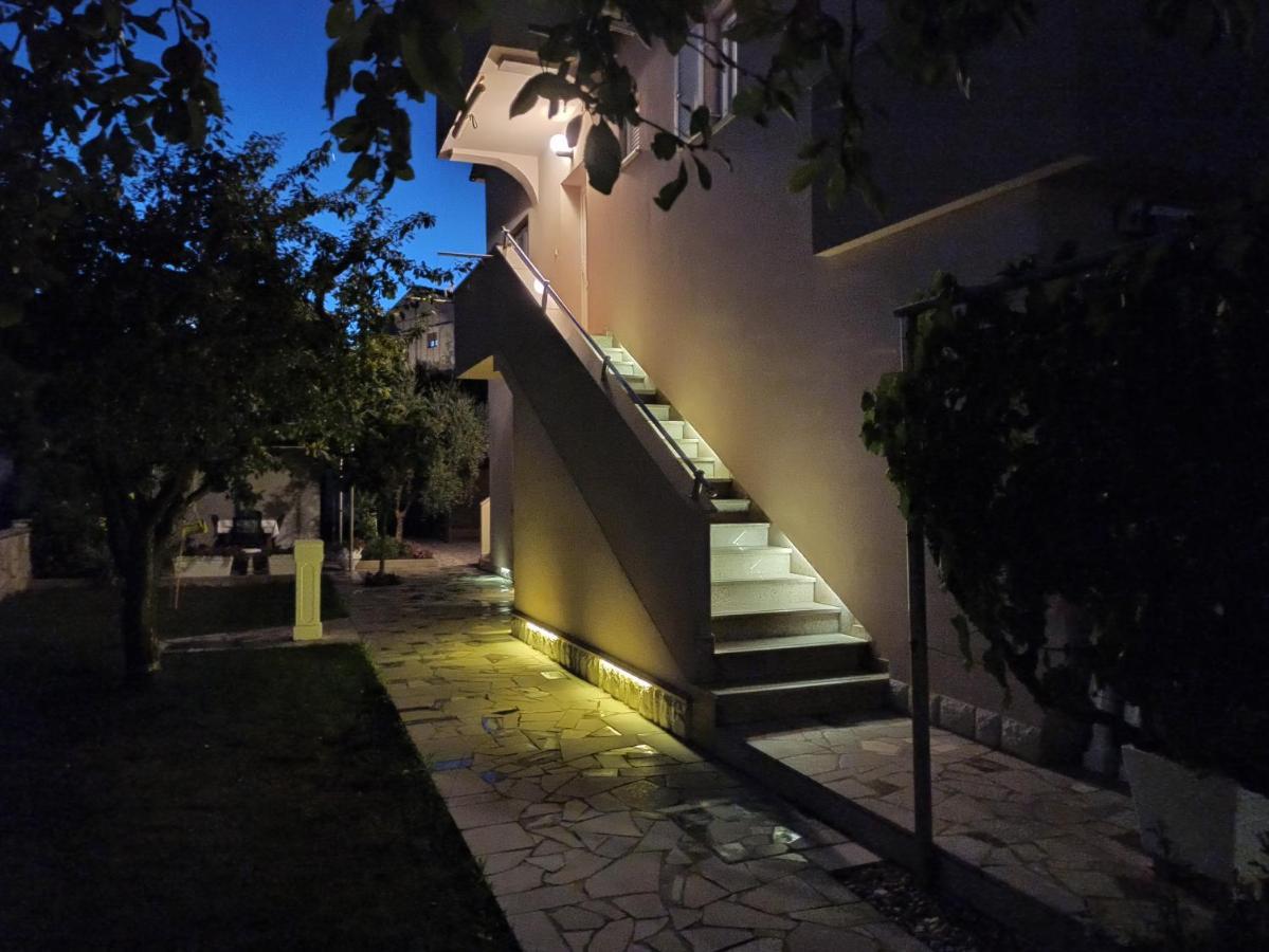 קרק Apartmani Vesna מראה חיצוני תמונה