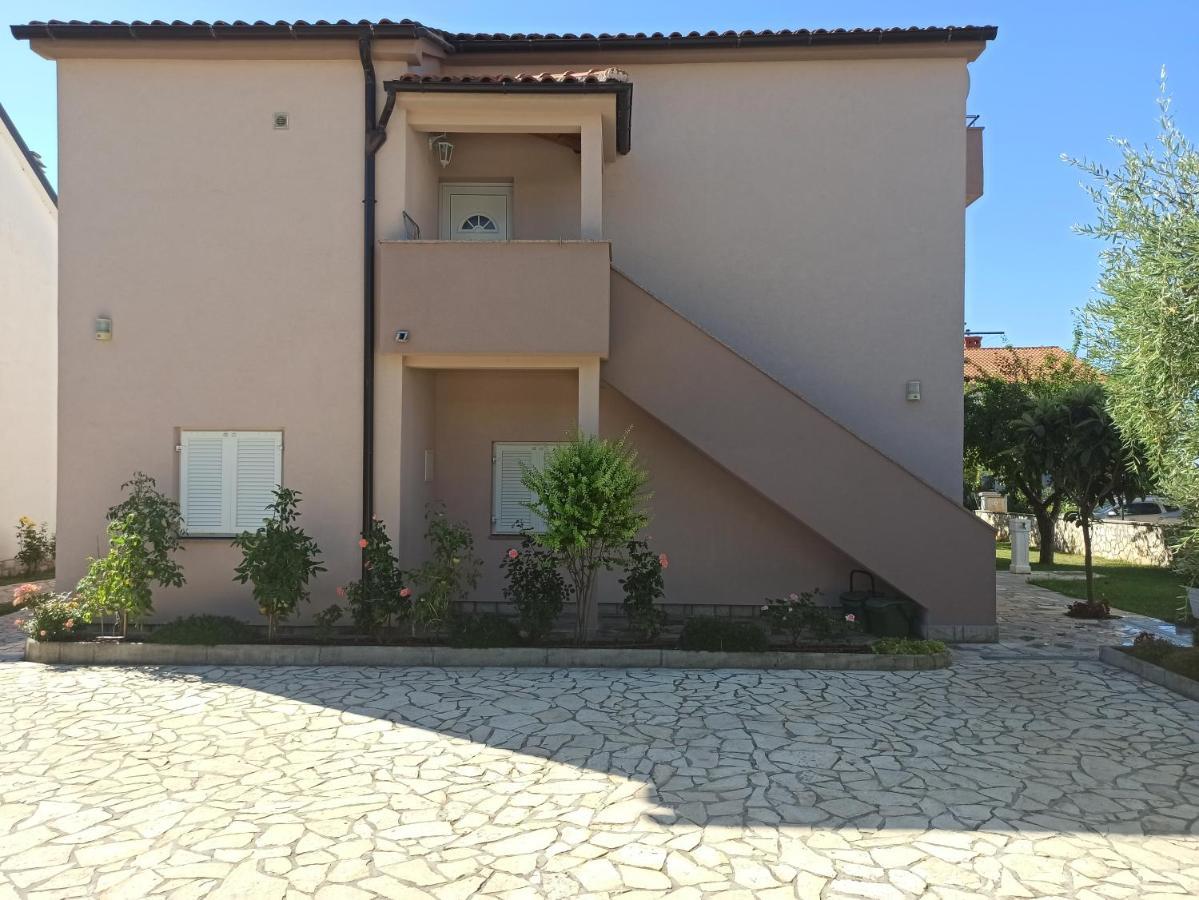 קרק Apartmani Vesna מראה חיצוני תמונה