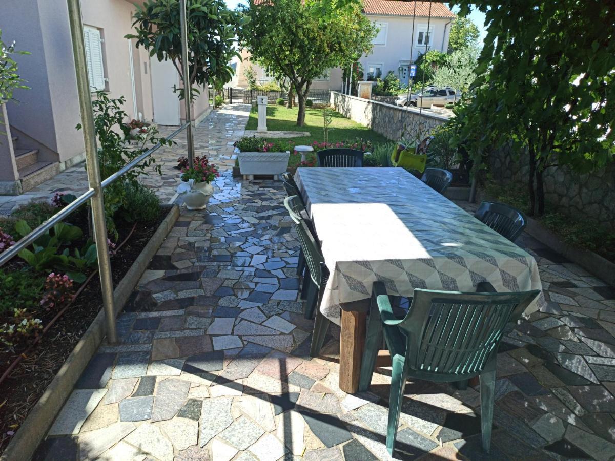 קרק Apartmani Vesna מראה חיצוני תמונה