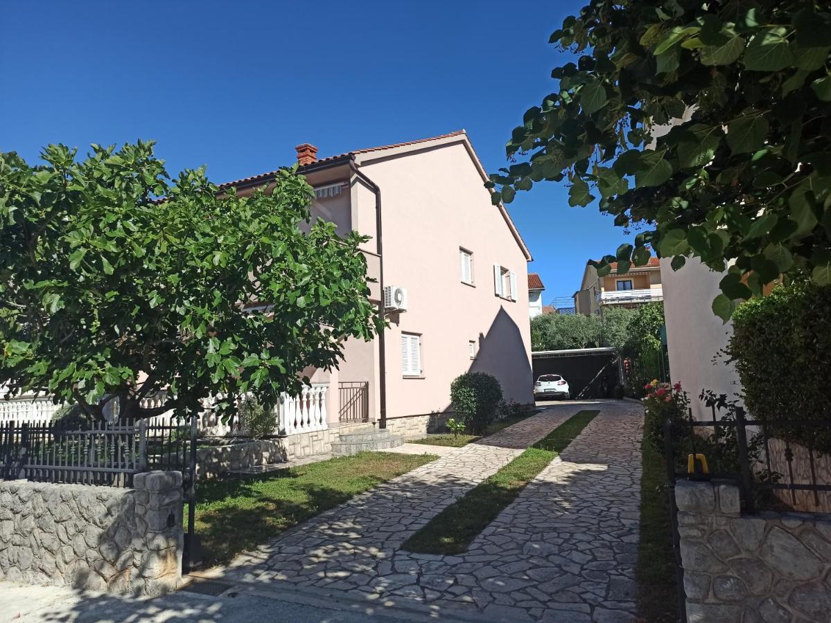 קרק Apartmani Vesna מראה חיצוני תמונה