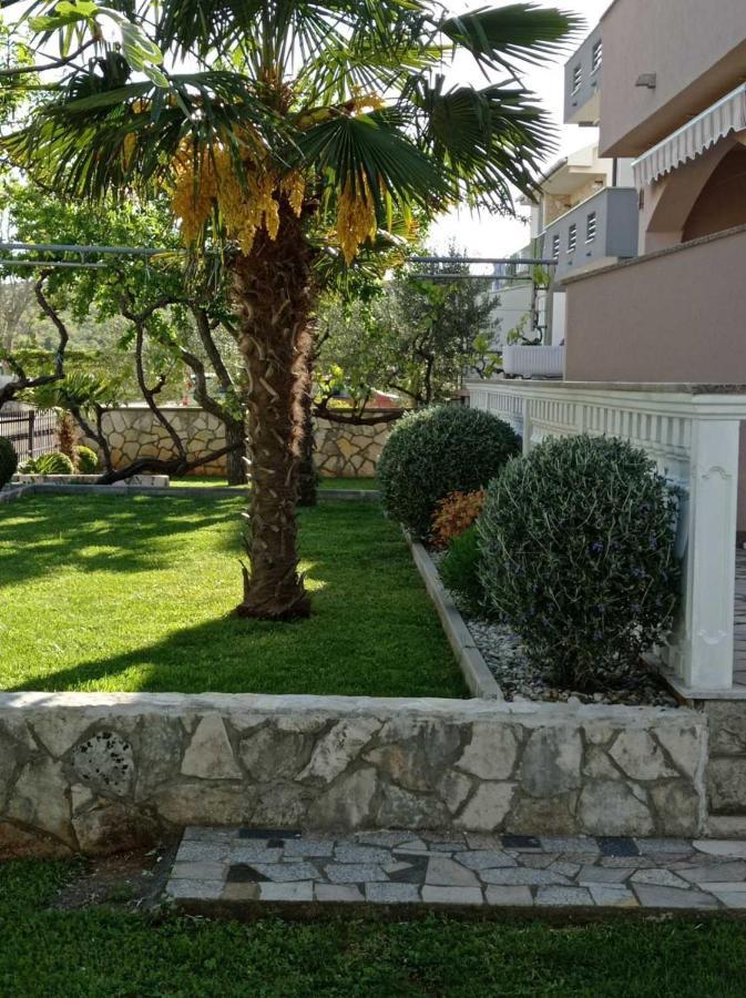 קרק Apartmani Vesna מראה חיצוני תמונה