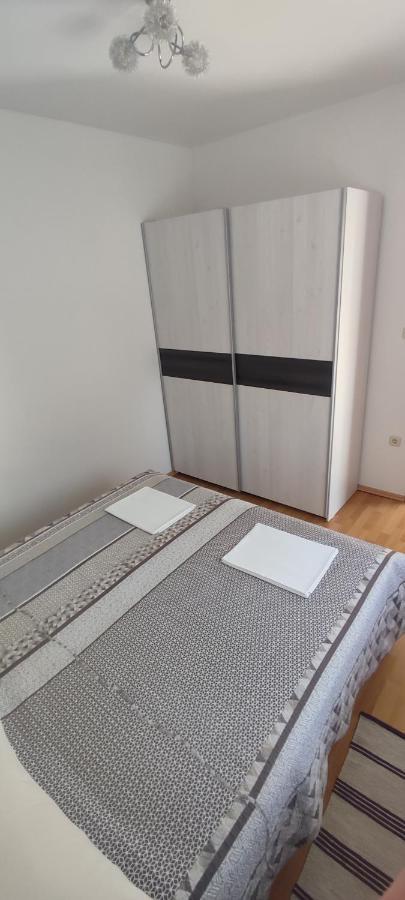 קרק Apartmani Vesna מראה חיצוני תמונה