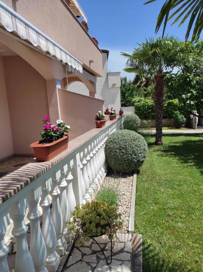 קרק Apartmani Vesna מראה חיצוני תמונה
