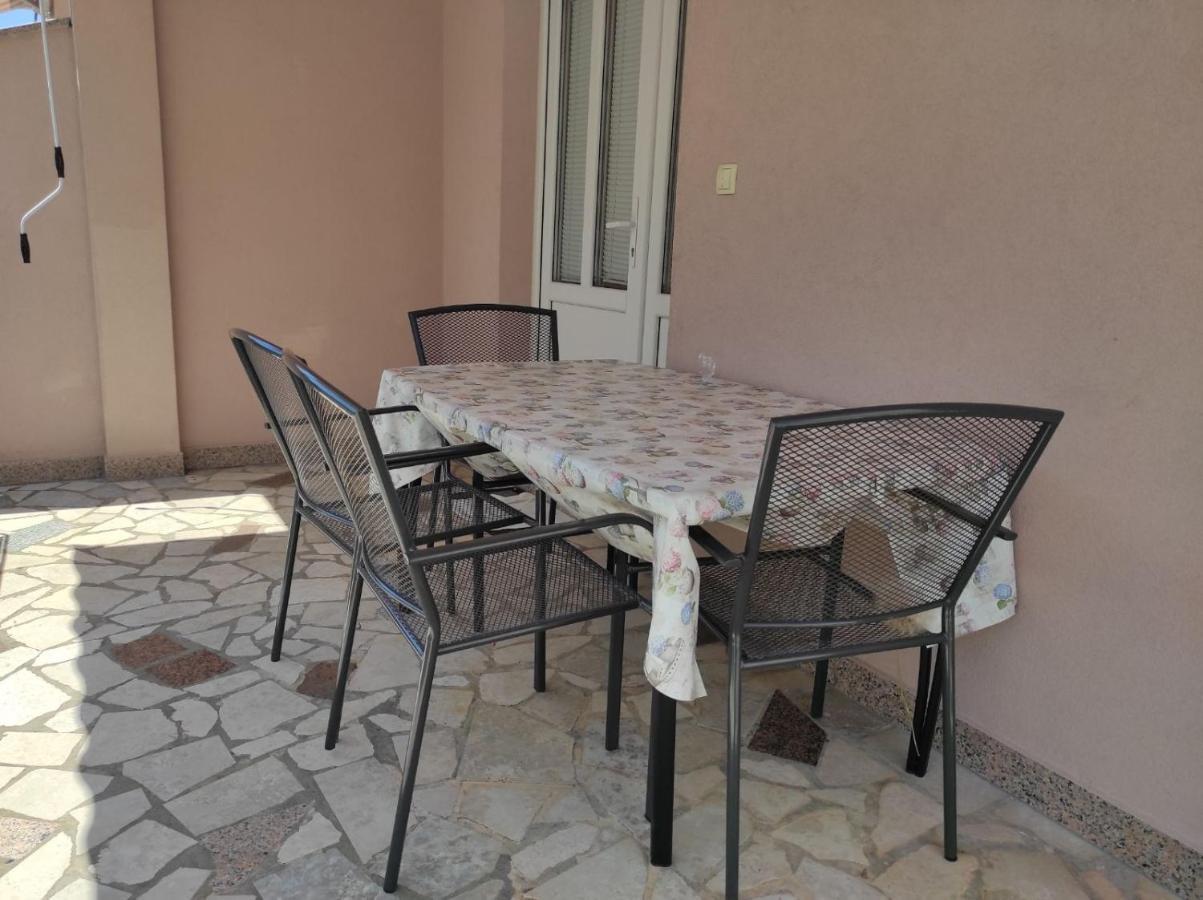 קרק Apartmani Vesna מראה חיצוני תמונה