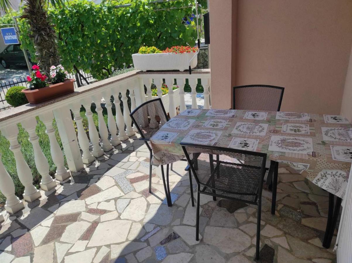 קרק Apartmani Vesna מראה חיצוני תמונה