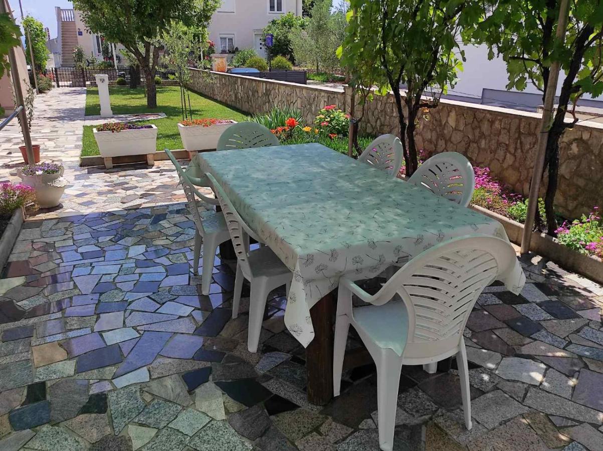 קרק Apartmani Vesna מראה חיצוני תמונה